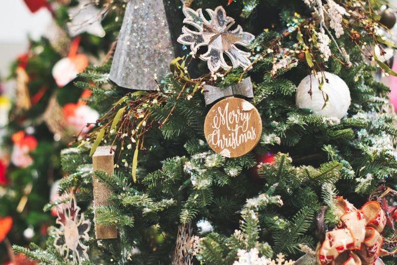 Make Memories That Last: How to Pick an Artificial Christmas Tree to Fit Your Home Decor